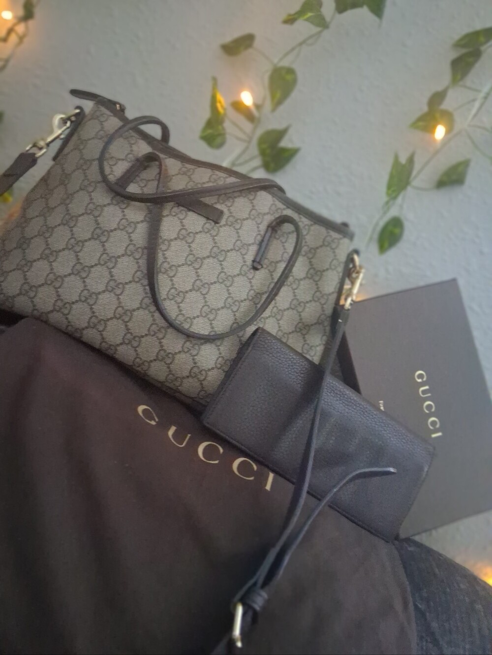 Gucci Supreme 2way Bag With Wallet